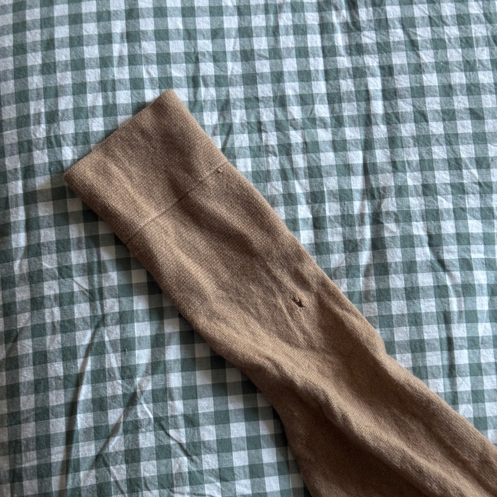 Everlane Cashmere Tan Turtleneck Sweater - Picture 6 of 6
